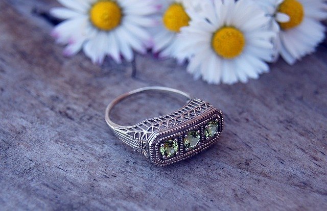how to spot fake or imitation jewelry