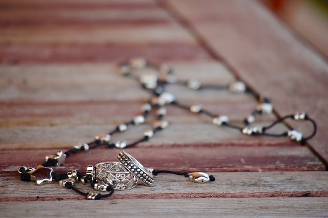 What You Should Look For When Purchasing Jewlery 1 what you should look for when purchasing jewlery