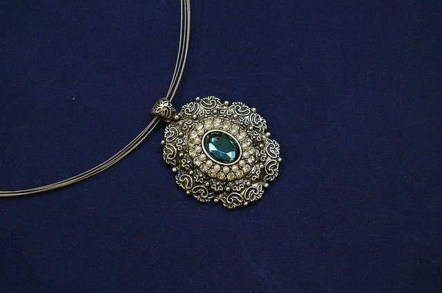 Shopping Basics: How To Get A Good Deal On Jewelry 1 shopping basics how to get a good deal on jewelry